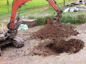 The dig started, with Tom operating his excavator to make things easier and quicker.